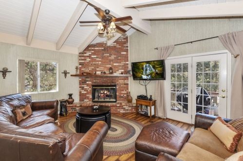 1068 Lookout Mountain Rd, Big Bear City, CA 92314-9838