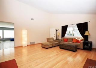 11613 Bos St, Artesia, CA 90703-6744