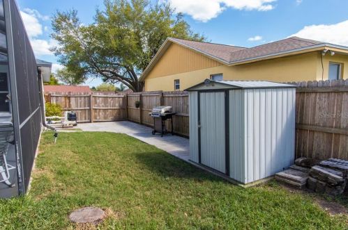 8023 Kaitlin Cir, Lakeland FL 33810-5147 exterior