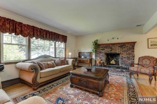 1 Kiowa Ter, Oakland, NJ 07436-4009