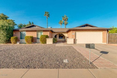 902 Mission Dr, Chandler, AZ 85225-2163