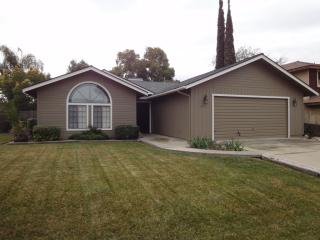 1081 Thurman Ave, Porterville, CA 93257-3155