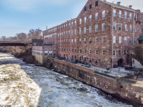 240 Main St, West Paterson NJ  07424-1351 exterior