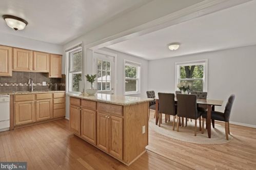 2918 Monroe Pl, Falls Church, VA 22042-2124