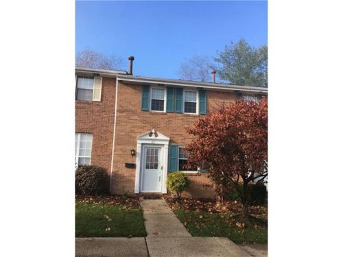 611 Newton Sq, Moon Twp, PA 15108-1050
