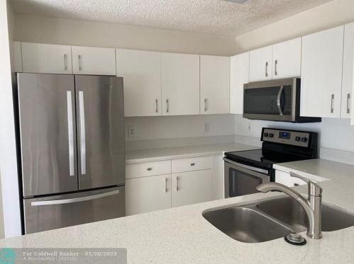 805 208th Ave, Hollywood FL  33029-3499 exterior