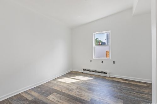 64 Knoll St, North Lindenhurst NY  11757-6906 exterior