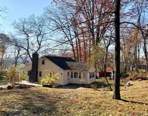 21 Split Rock Rd, Mahopac, NY 10541-1758