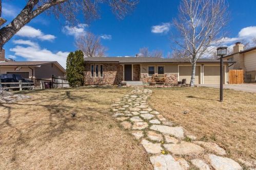 4050 Valley Dr, Pueblo, CO 81008-1751