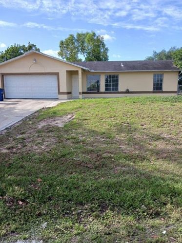 5405 5th St, Lehigh Acres, FL 33971-1020
