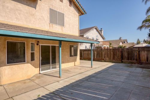 2836 Marsh Creek Ln, Riverbank CA  95367-3828 exterior