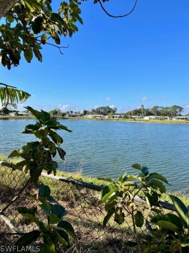 21 Lincoln Ave, Lehigh Acres FL 33936-1454 exterior