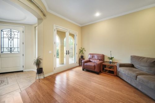 1050 Straightaway Ct, Oceanside CA  92057-1949 exterior