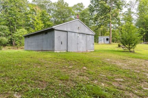 11 Oldham Rd, Raymond NH  03077-1609 exterior
