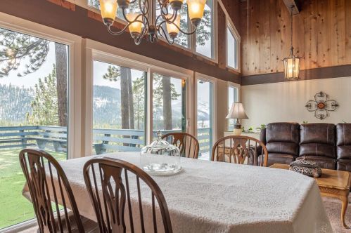 12726 Richards Blvd, Truckee CA  96161 exterior