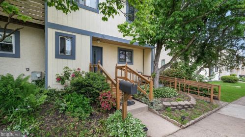 583 Adams Ct, Southampton, PA 18966-2739
