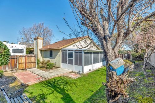 631 Talbot Dr, Hollister CA  95023-5637 exterior