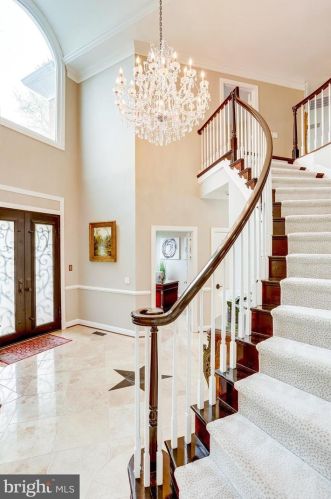 10108 Nedra Dr, Great Falls VA  22066-2835 exterior