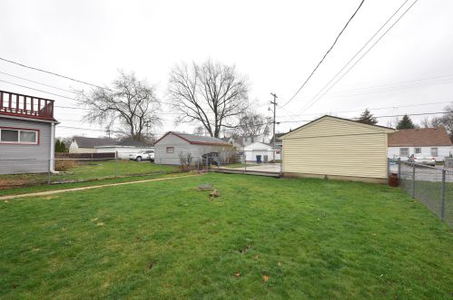 3329 89, Milwaukee WI 53227-4525 exterior