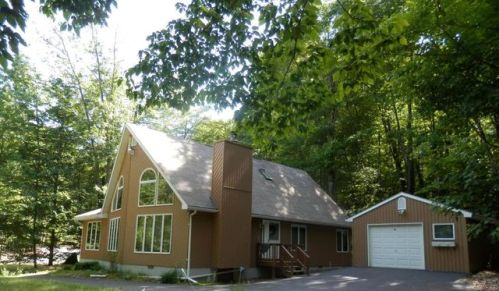 9 Ferris Rd, Hawley, PA 18428-8254