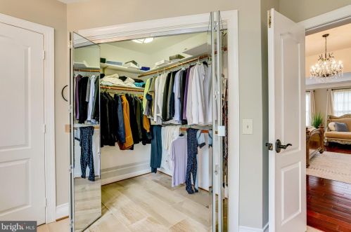 10108 Nedra Dr, Great Falls VA  22066-2835 exterior