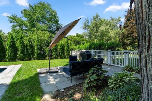 91 Boston Post Rd, Amherst, NH 03031-2942