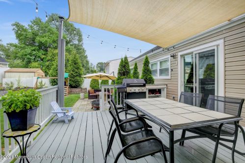 10 Calvin Ct, Old Bridge NJ  08857-2147 exterior