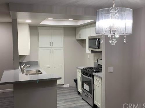 1059 Shadowridge Dr, Vista CA  92081-9044 exterior