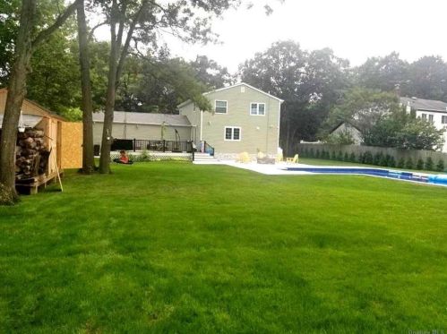 19 Placid Ct, Holbrook, NY 11741-5211