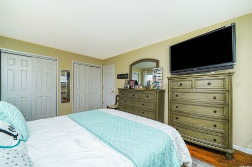 5 Victoria Rd, Babylon NY  11703-1406 exterior