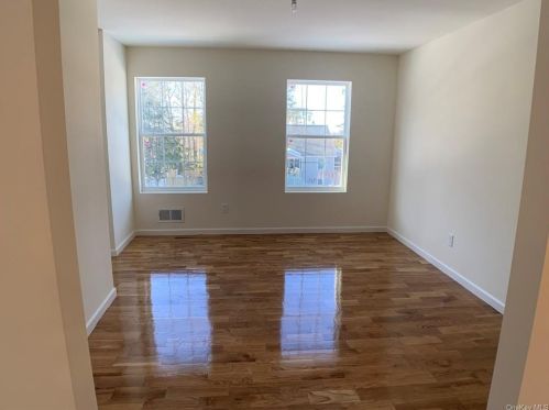 34 Picadilly Cir, Rock Hill NY  12775-6406 exterior
