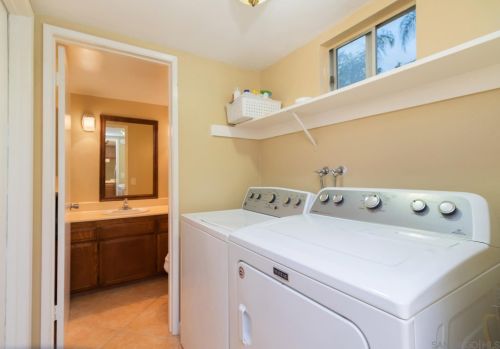 172 Santa Maria Ct, Vista CA  92083-5823 exterior