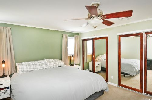 48 Lake St, North Lindenhurst NY  11757-5815 exterior