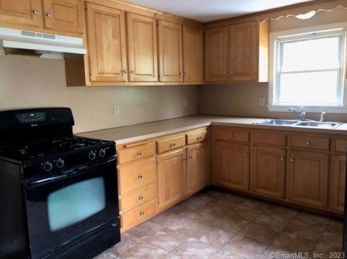 71 Forbes St, Hartford CT 06108-3717 exterior