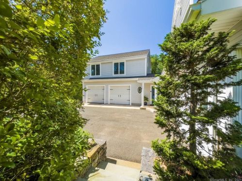 2152 Ellington Rd, Wapping, CT 06074-2108