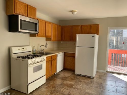 180 Clinton St, East Orange NJ  07018-3040 exterior