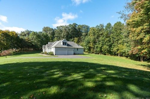 223 Castlewood Dr, Kensington CT  06037-2951 exterior