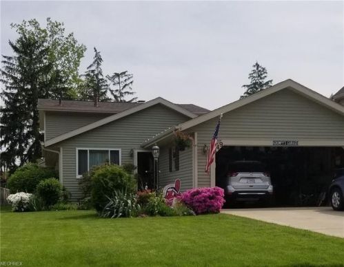 349 Butternut Ln, Berea, OH 44017-1306