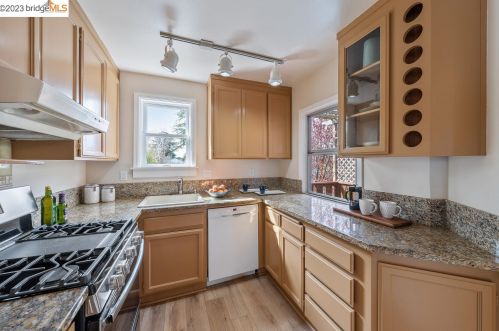 2122 Sacramento St, Berkeley CA  94702-1905 exterior