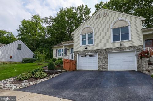 52 Farm Ln, Ephrata, PA 17522-1752
