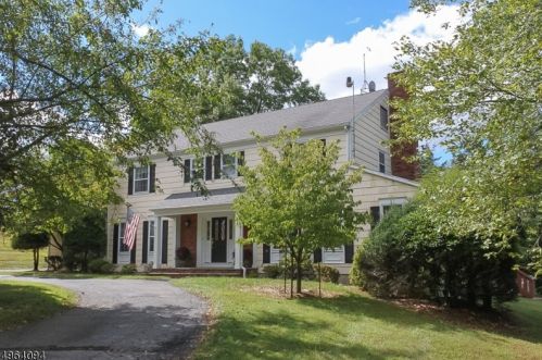62 Potterstown Rd, Lebanon NJ  08833-5050 exterior