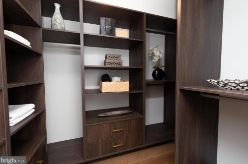 2037 Locust St, Philadelphia PA  19103-5613 exterior