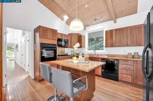 24 Tarabrook Dr, Orinda CA  94563-3121 exterior