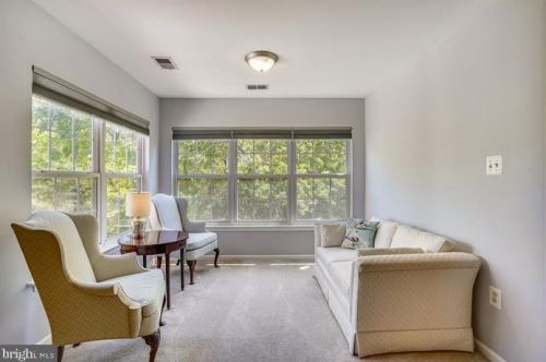 7328 Hampton Manor Pl, Springfield VA 22150-4921 exterior