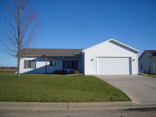 605 Willow Ct, Reeseville, WI 53579-9200