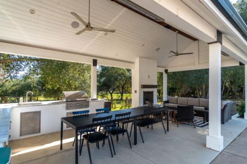 10555 Watsonville Rd, Gilroy CA  95020-9433 exterior