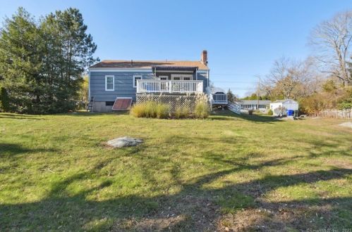 37 Hillside Ave, Groton CT  06340-5525 exterior