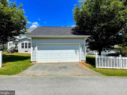 35 Colonial Dr, Charles Town WV  25414-4494 exterior