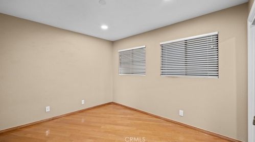 1942 Los Encinos Ave, Glendale CA  91208-2113 exterior