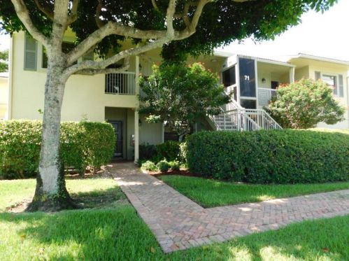 71 Eastgate Dr, Boynton Beach, FL 33436-6802
